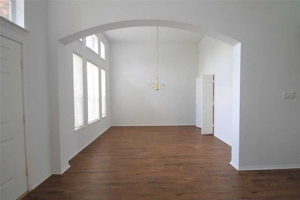 4004 Lakeside Dr - Photo 4 of 28