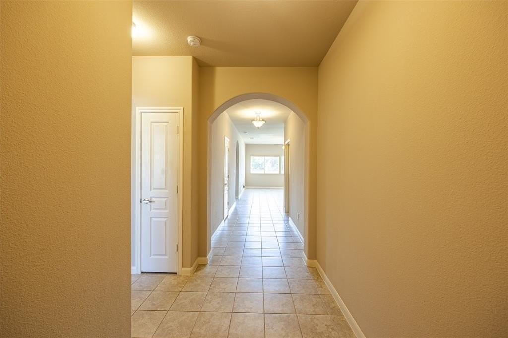 1141 Kingston Ct - Photo 3 of 37