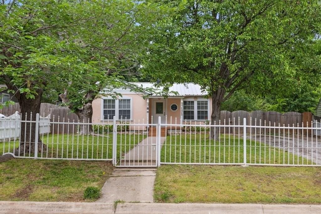 1424 Knight St - Photo 4 of 25