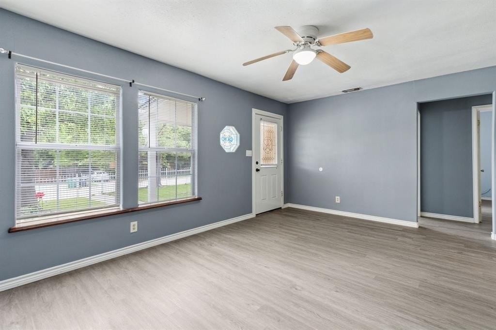 1424 Knight St - Photo 7 of 25