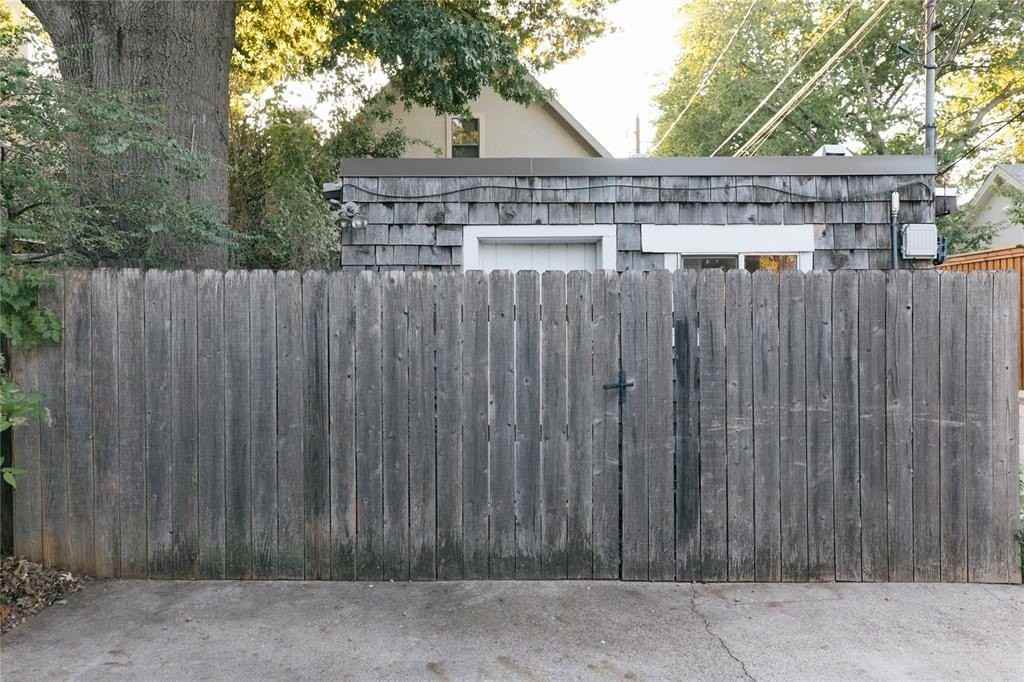 4704 Lafayette Ave - Photo 2 of 10