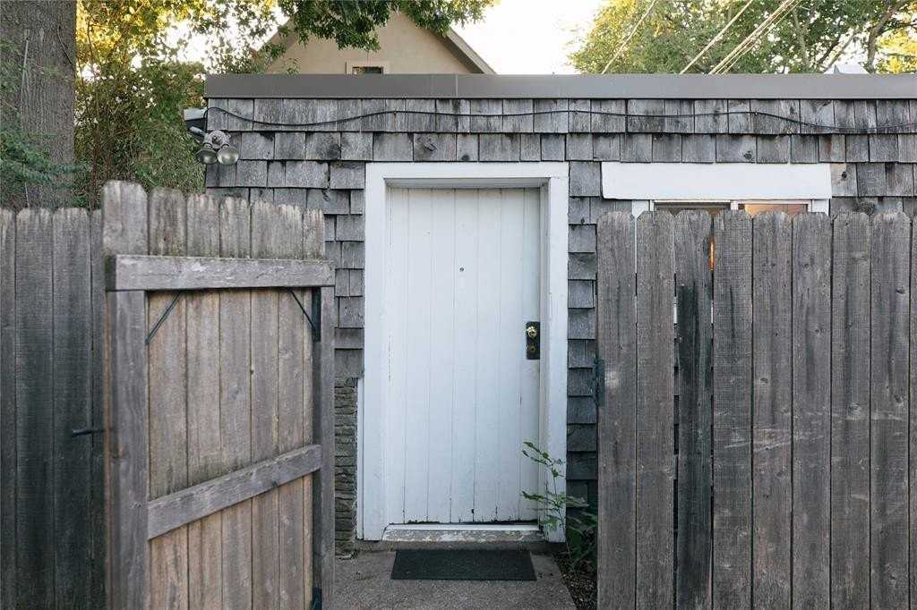4704 Lafayette Ave - Photo 3 of 10