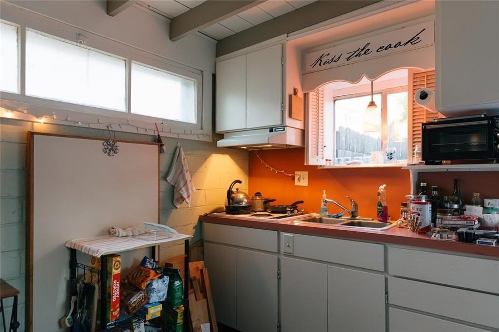 4704 Lafayette Ave - Photo 5 of 10