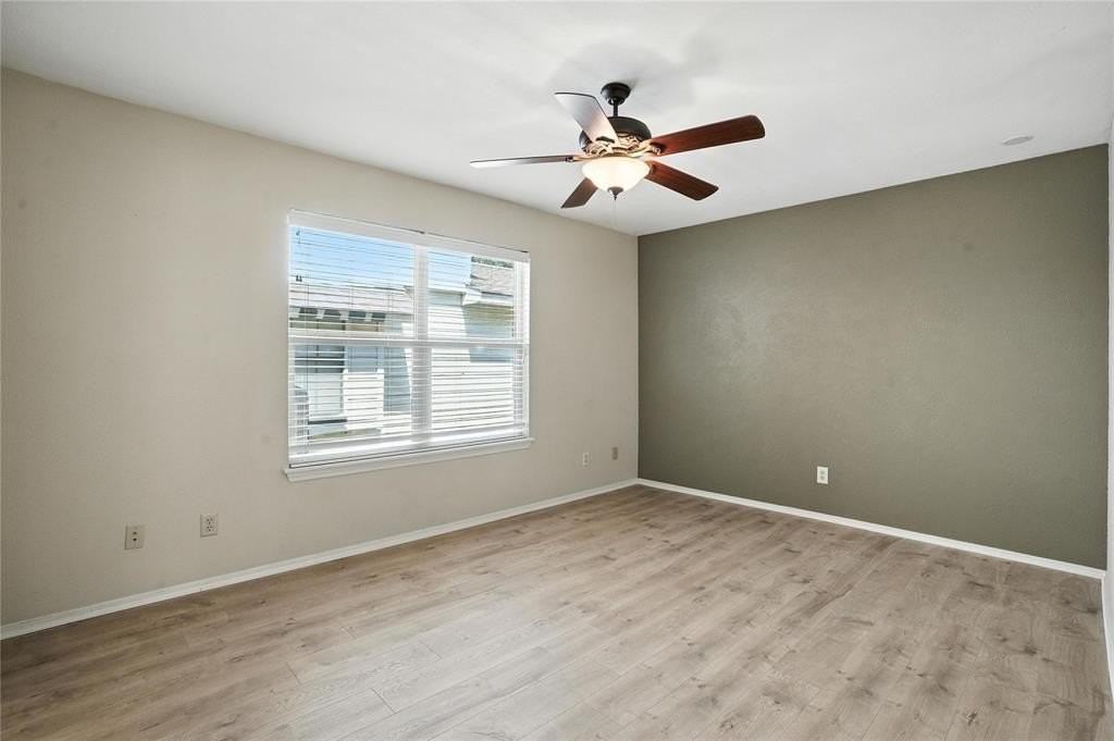 4405 Ballinger Dr - Photo 4 of 9