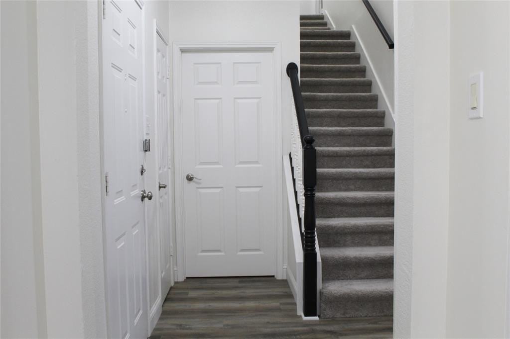 2243 Ellis Dr - Photo 4 of 37