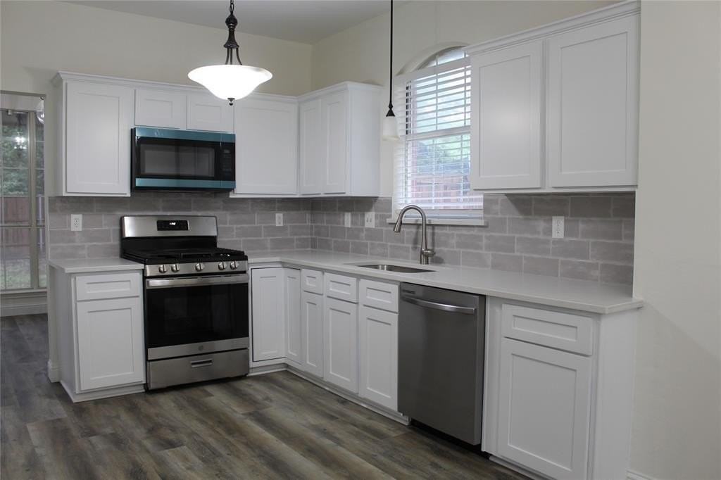 2243 Ellis Dr - Photo 5 of 37