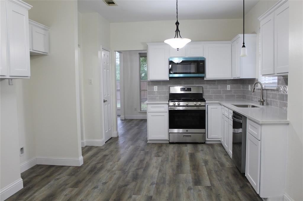 2243 Ellis Dr - Photo 6 of 37