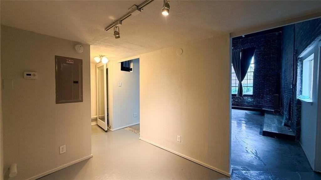 2501 S Harwood St #6 - Photo 3 of 5