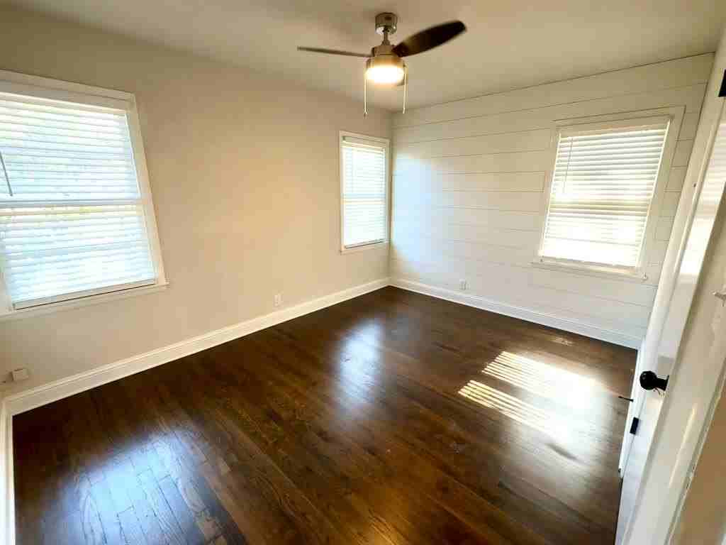 112 Savannah St - Photo 3 of 20