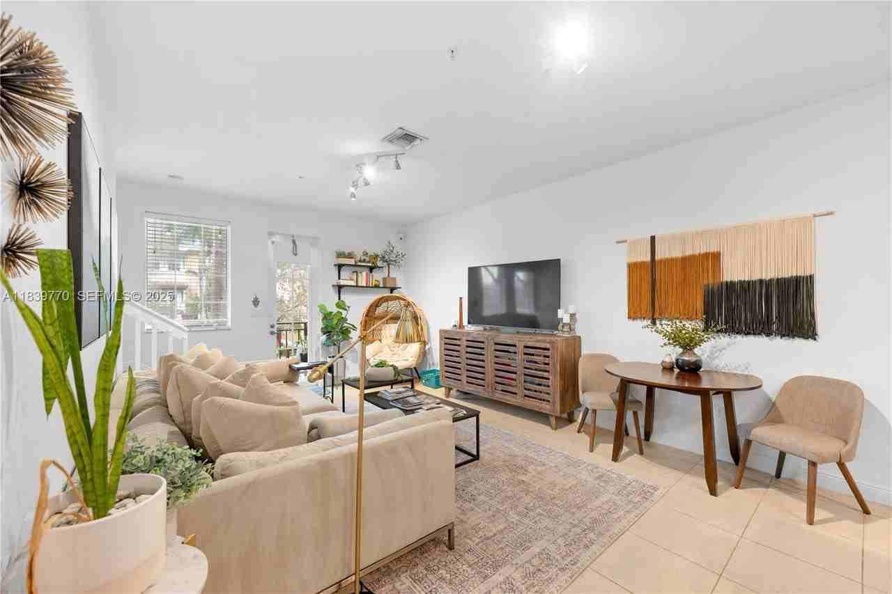 1030 Sw 147th Ave - Photo 2 of 8