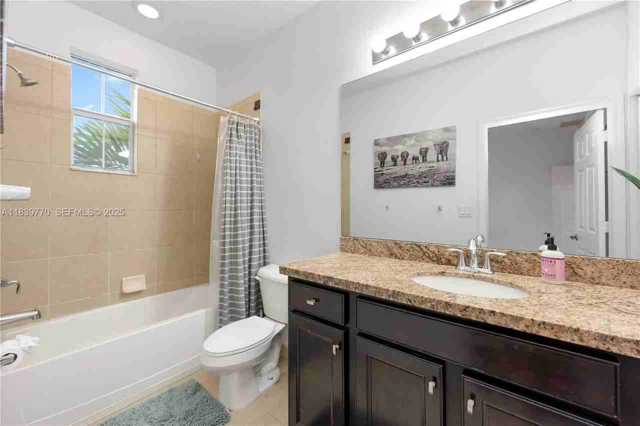 1030 Sw 147th Ave - Photo 6 of 8