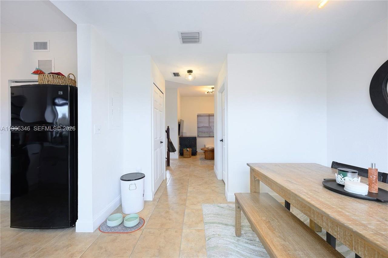 17815 Nw 74th Ct - Photo 6 of 8