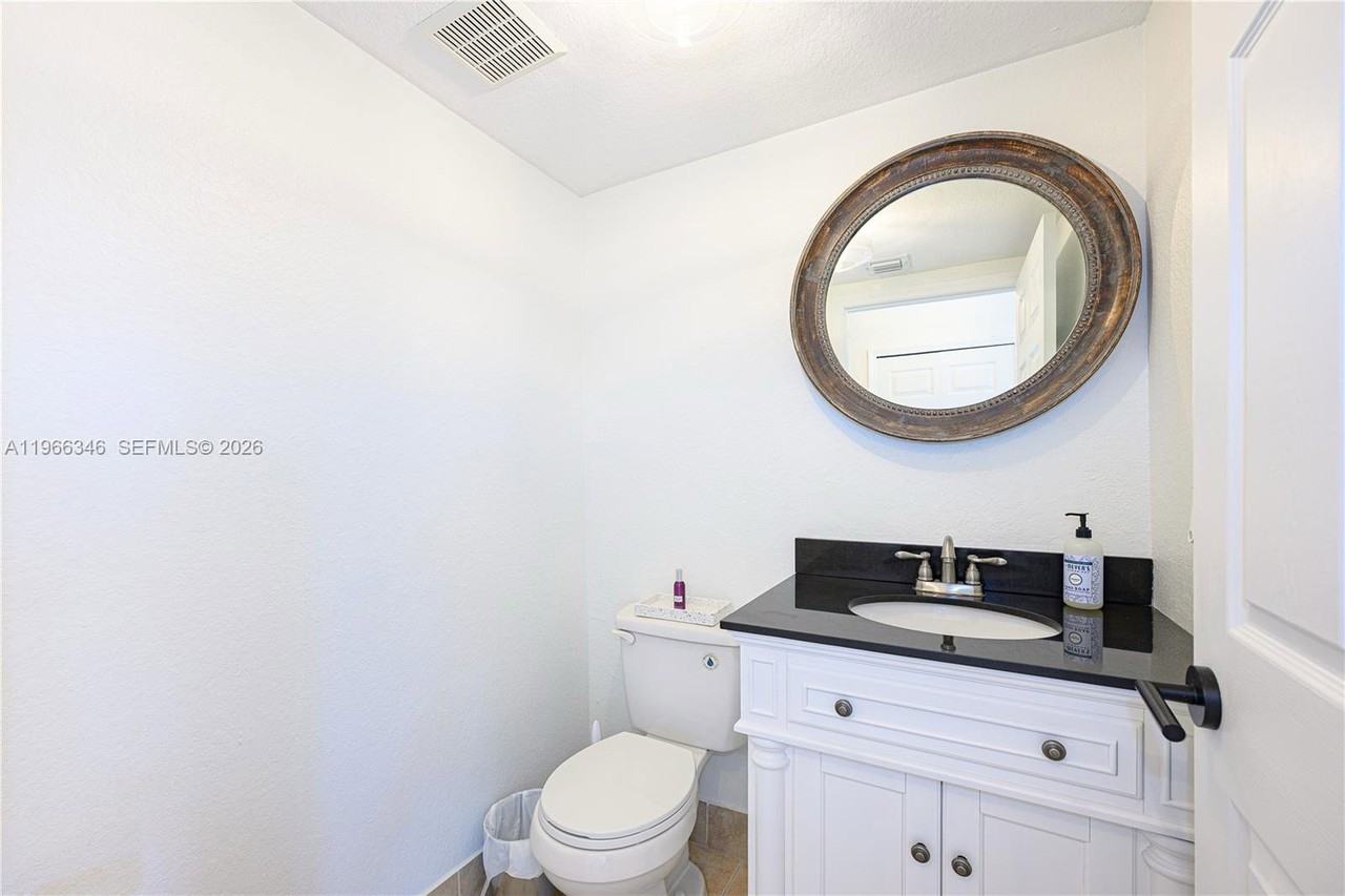 17815 Nw 74th Ct - Photo 7 of 8