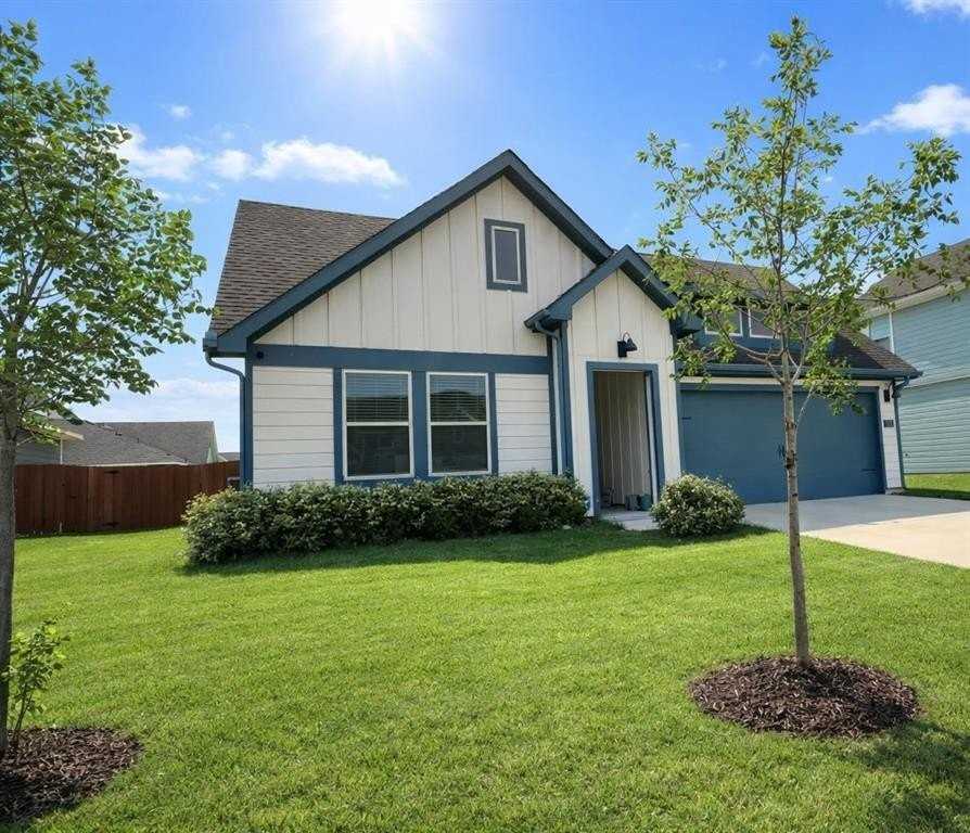 2310 Hydrangea Dr - Photo 2 of 2