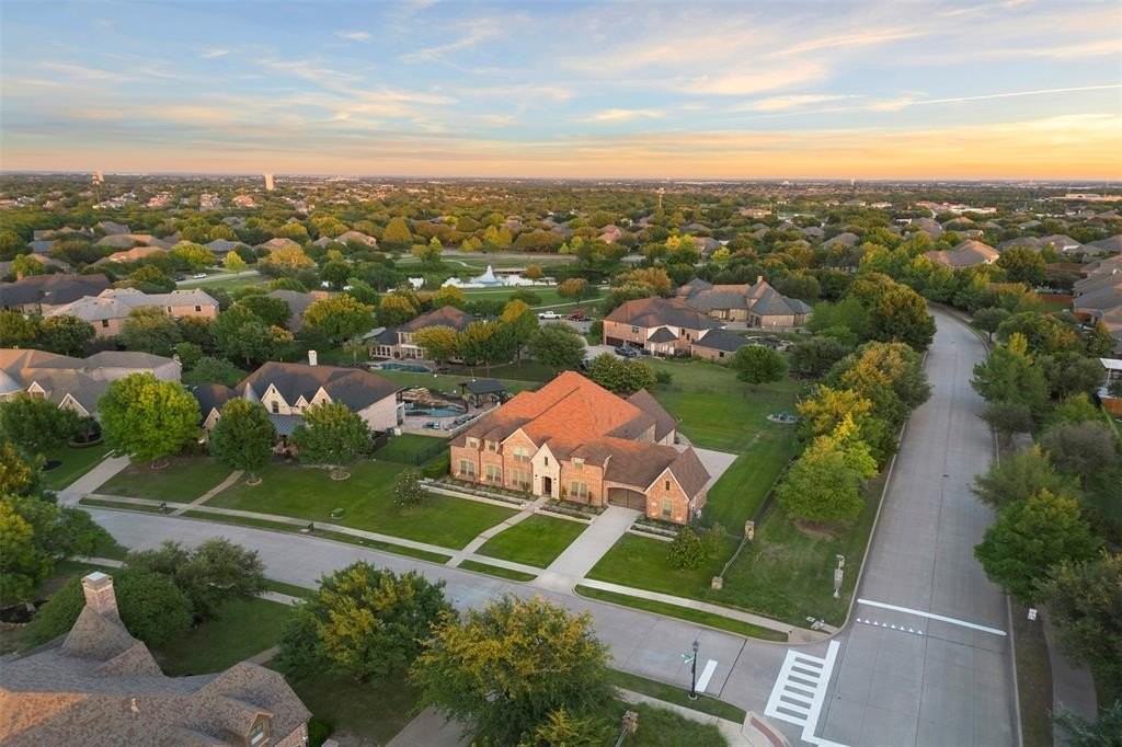 1302 Featherwood Dr - Photo 3 of 20