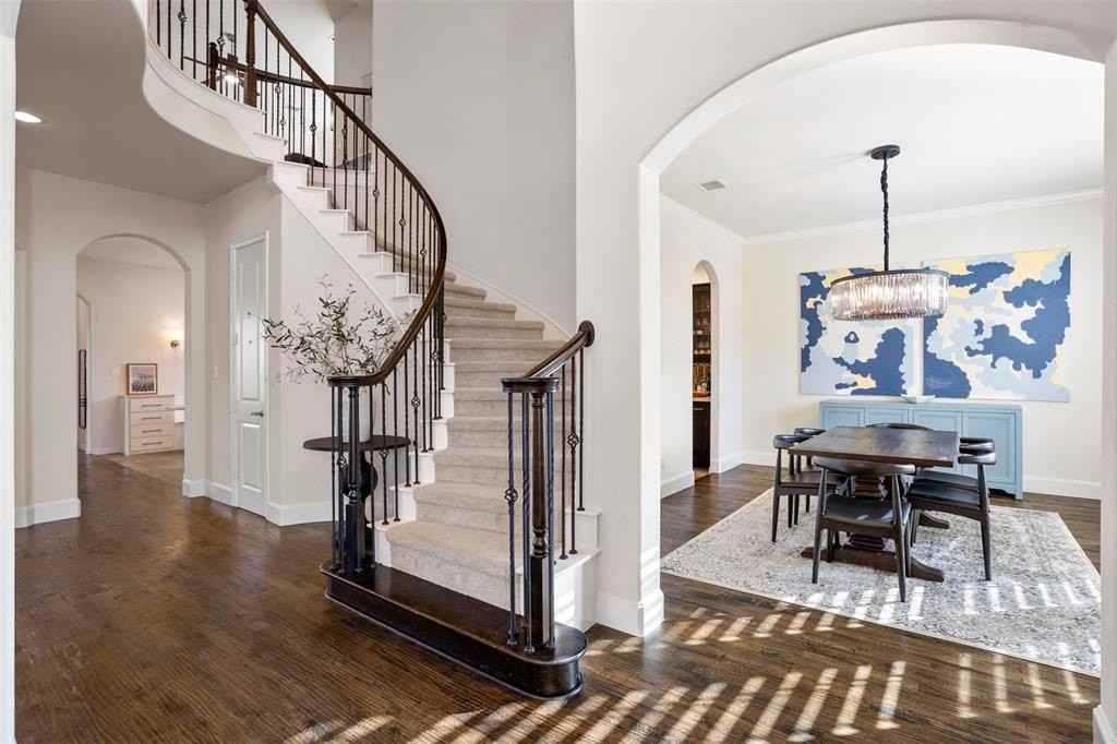 1302 Featherwood Dr - Photo 4 of 20