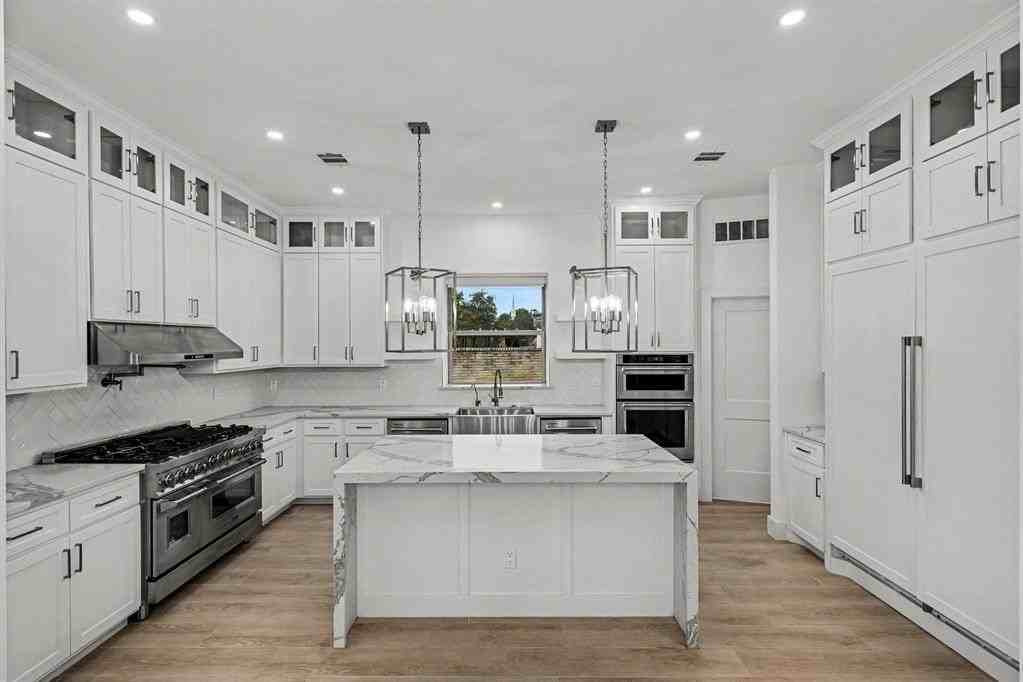 17327 Davenport Rd - Photo 2 of 40