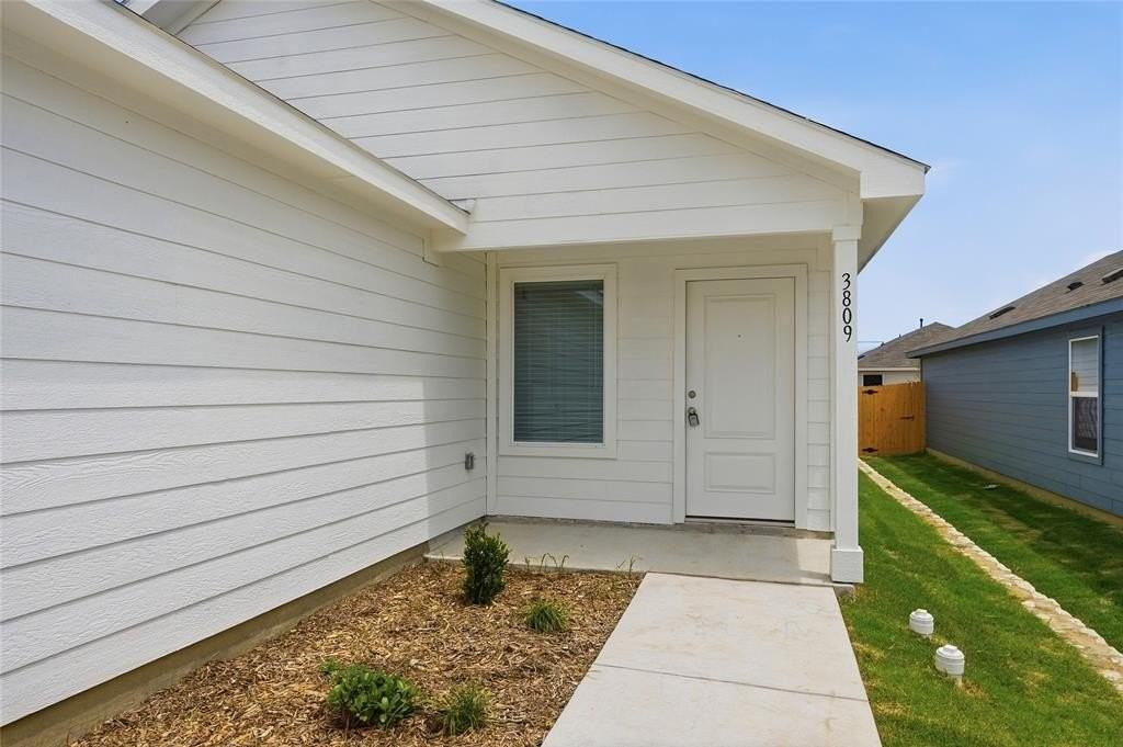 3809 Ontario Way - Photo 4 of 34