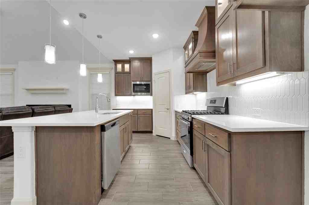 117 Community Dr - Photo 3 of 31