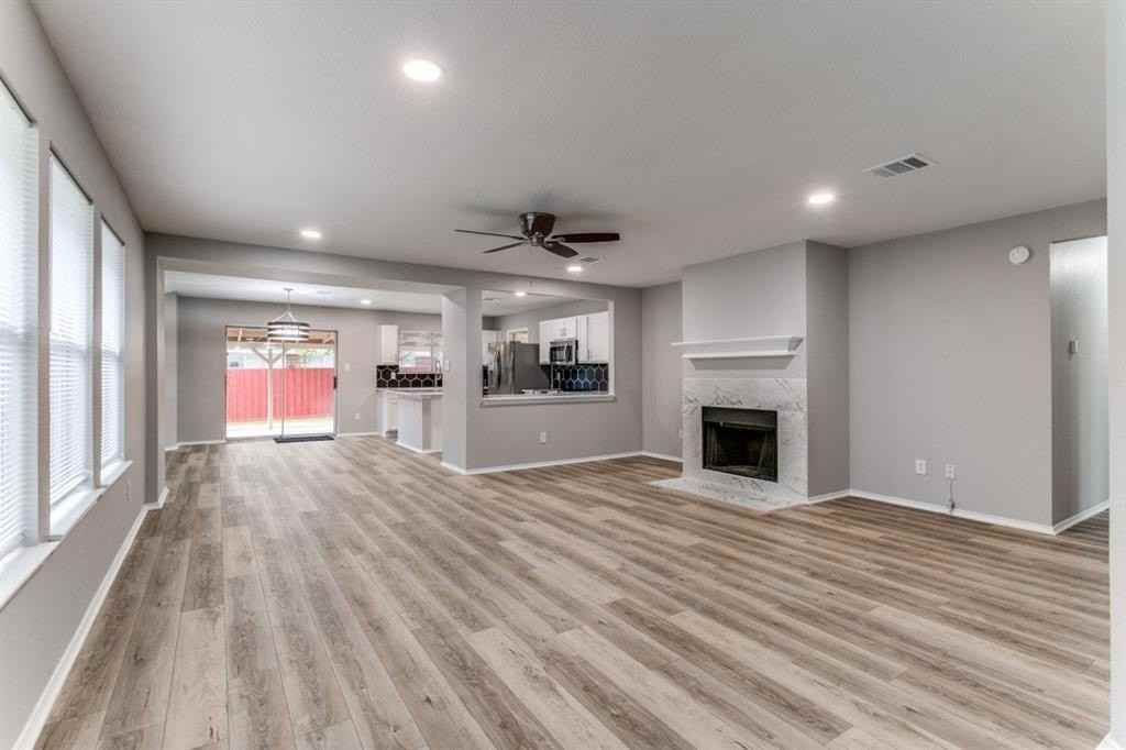 312 Oxford Dr - Photo 3 of 12