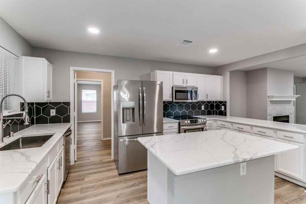 312 Oxford Dr - Photo 5 of 12