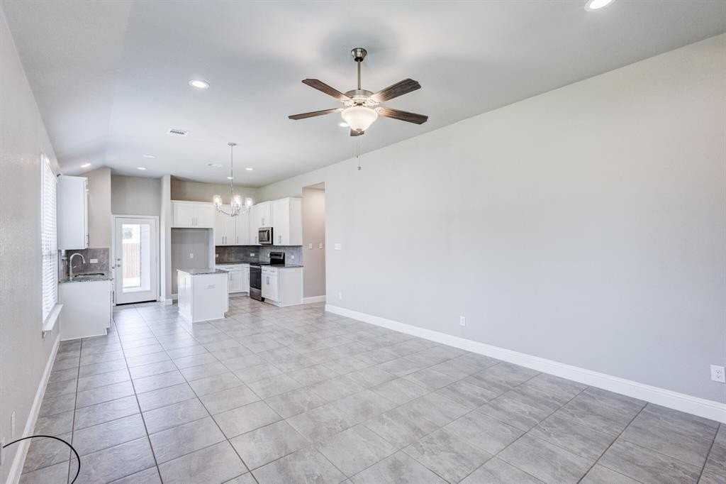 301 Pearl St - Photo 5 of 21