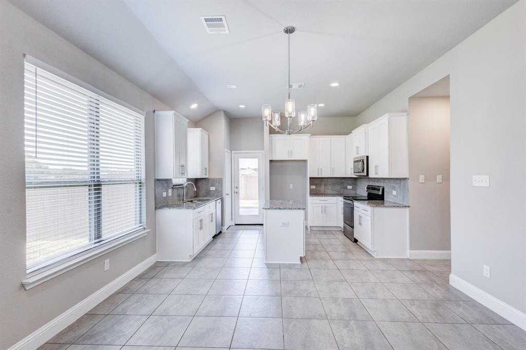 301 Pearl St - Photo 6 of 21