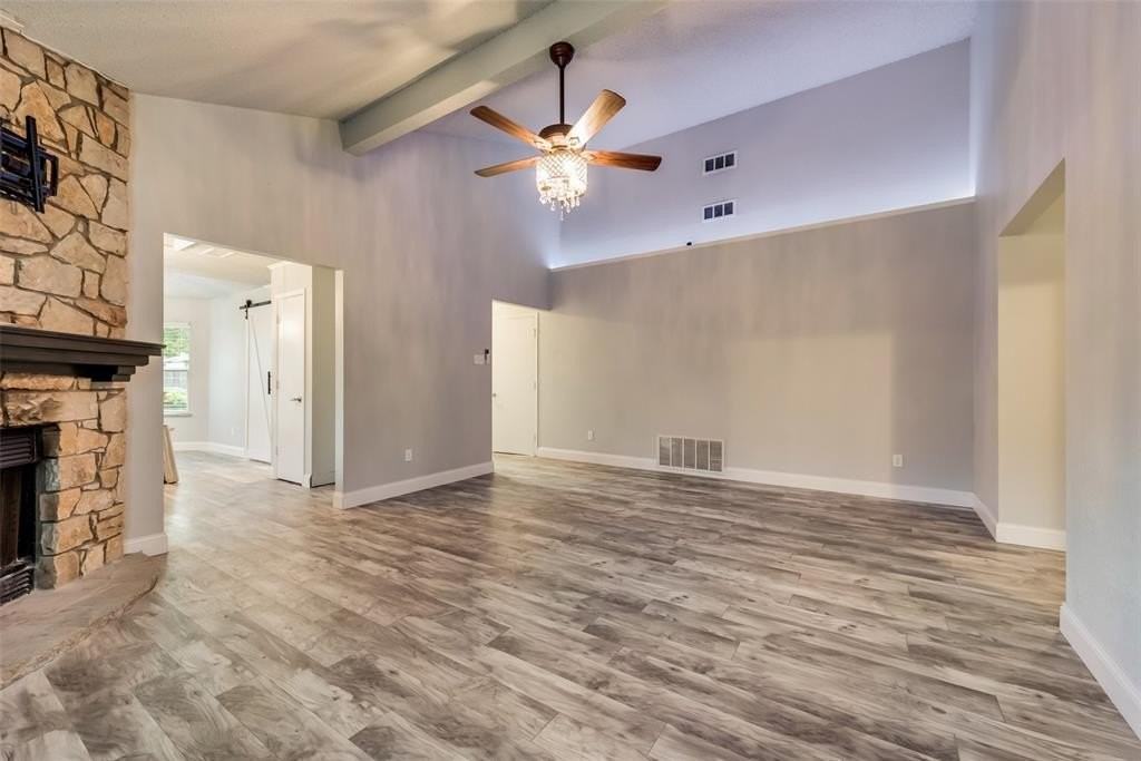 1002 Canary Ln - Photo 4 of 17