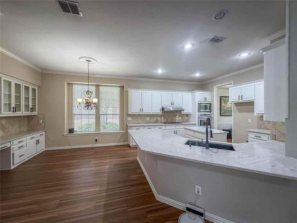 1107 Normandy Dr - Photo 3 of 26
