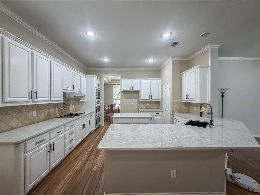 1107 Normandy Dr - Photo 4 of 26