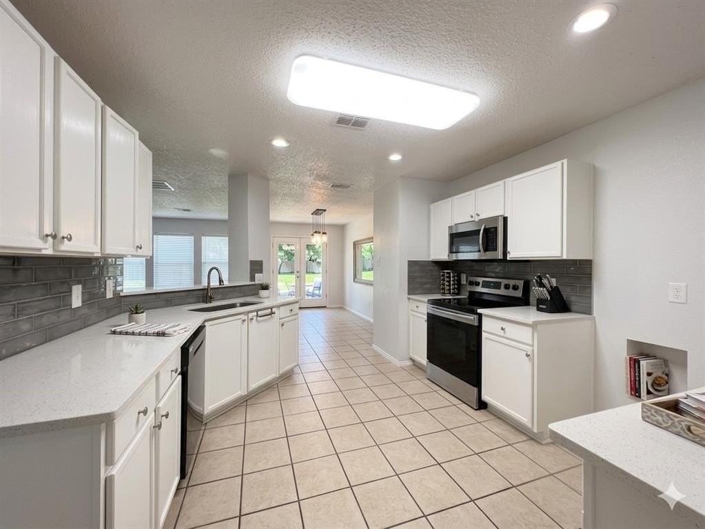 4405 Centennial Ct - Photo 7 of 20