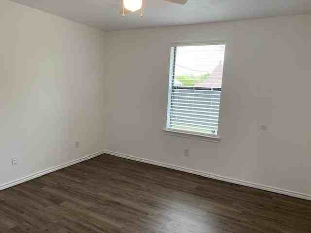 203 W Willow St - Photo 4 of 8