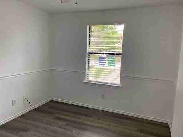 203 W Willow St - Photo 6 of 8