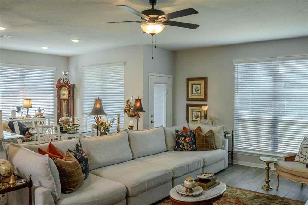 6921 Sulphur Ct - Photo 5 of 19