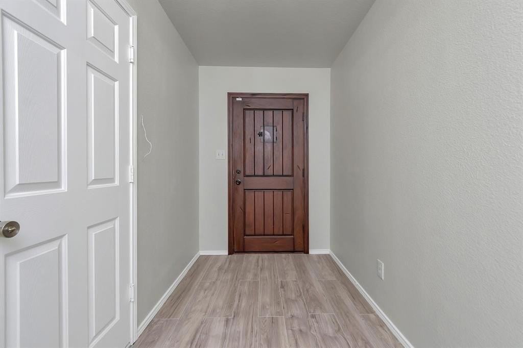 1037 Triple Crown Dr - Photo 4 of 36