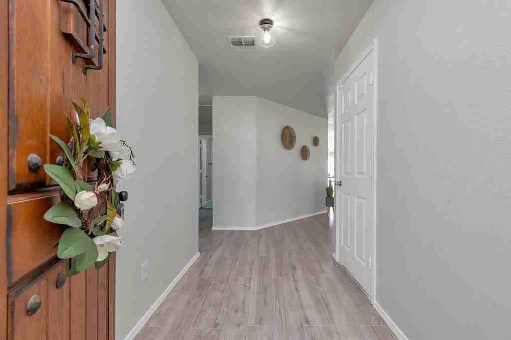 1037 Triple Crown Dr - Photo 5 of 36