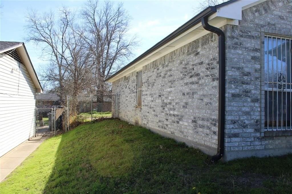 1706 Caravan Trl - Photo 4 of 21