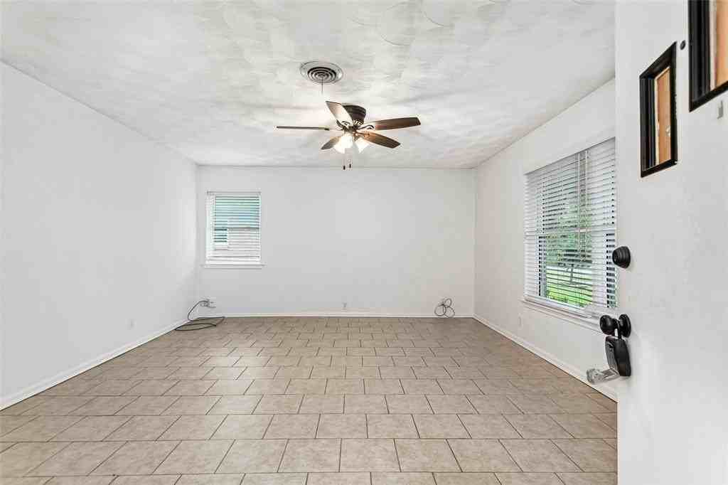 11038 Wyatt St - Photo 3 of 29