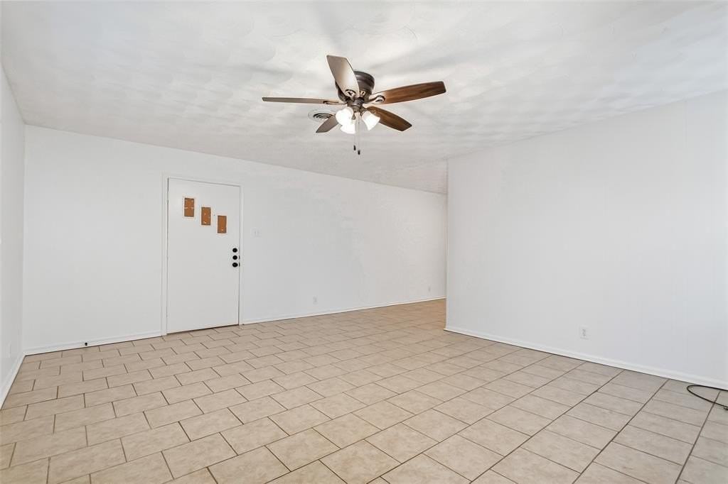 11038 Wyatt St - Photo 5 of 29