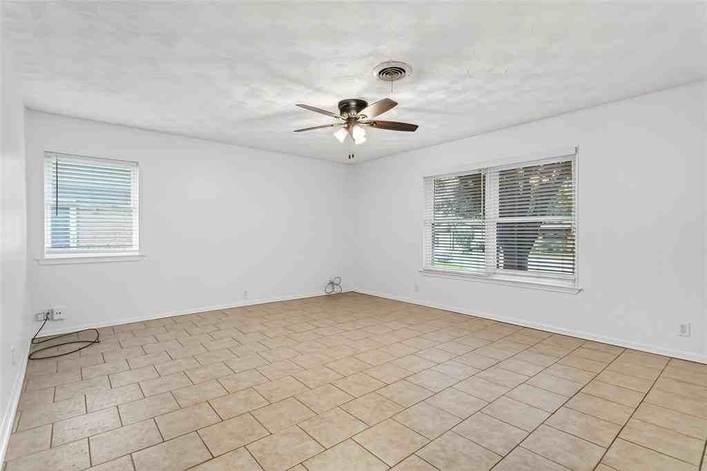 11038 Wyatt St - Photo 6 of 29