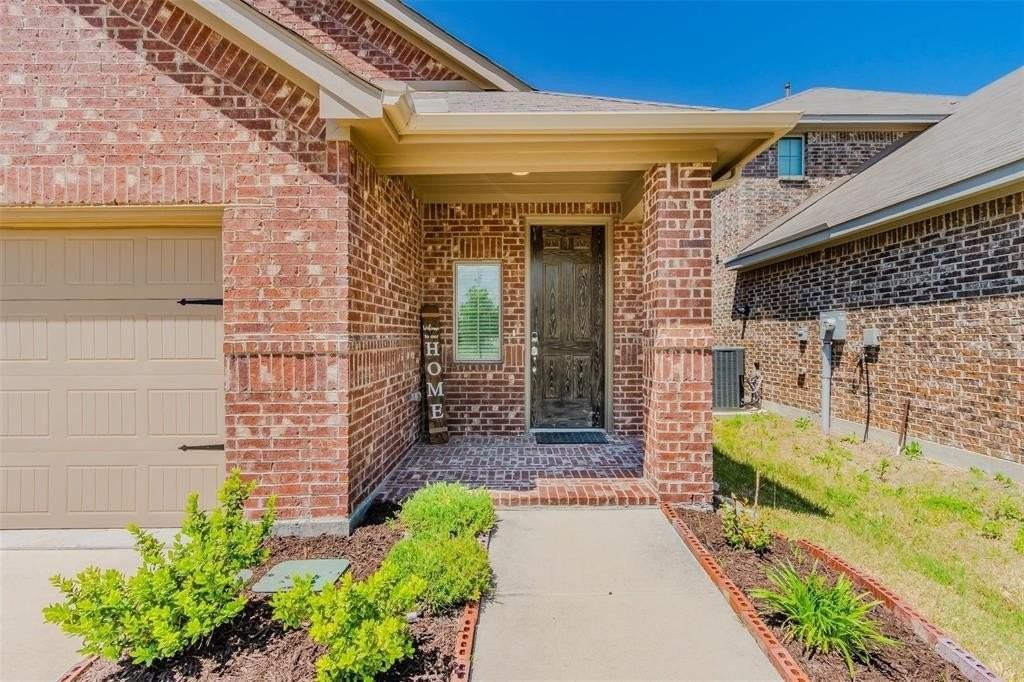 1661 Timpson Dr - Photo 2 of 19