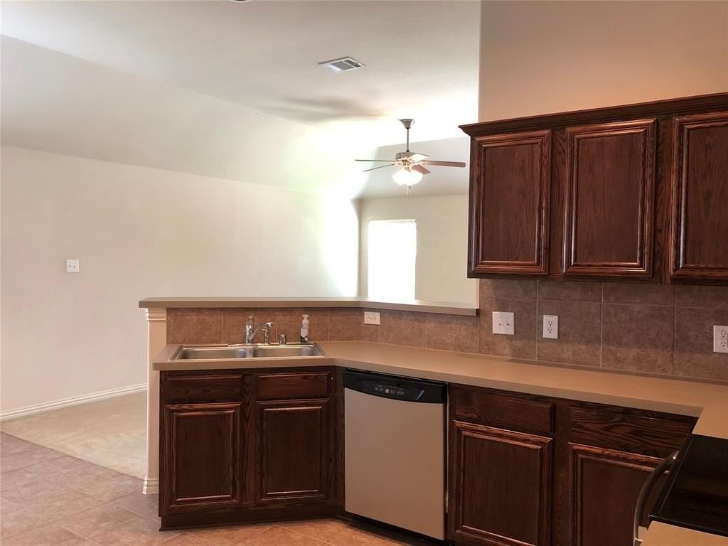 5004 Diamond Peak Ct - Photo 5 of 21