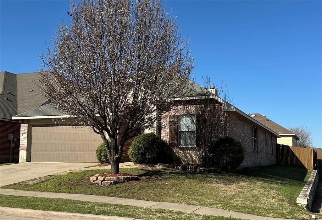 817 Lark Dr - Photo 2 of 26