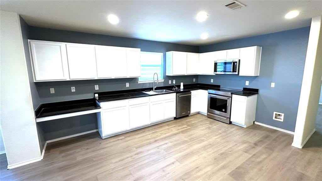 817 Lark Dr - Photo 3 of 26