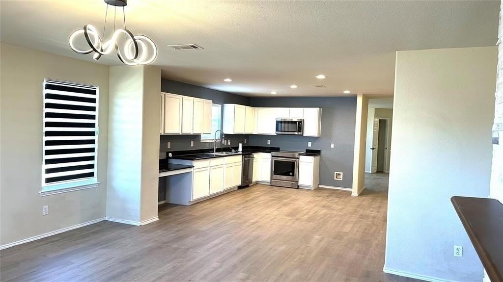 817 Lark Dr - Photo 5 of 26