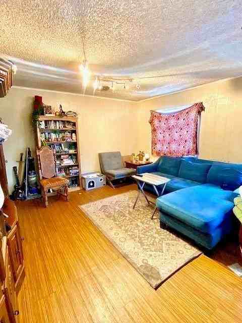 1804 Mohican St - Photo 3 of 13
