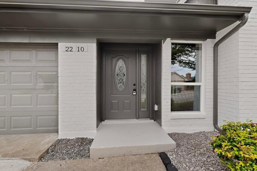 2210 Placid Dr - Photo 3 of 39