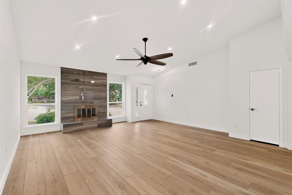 2210 Placid Dr - Photo 4 of 39