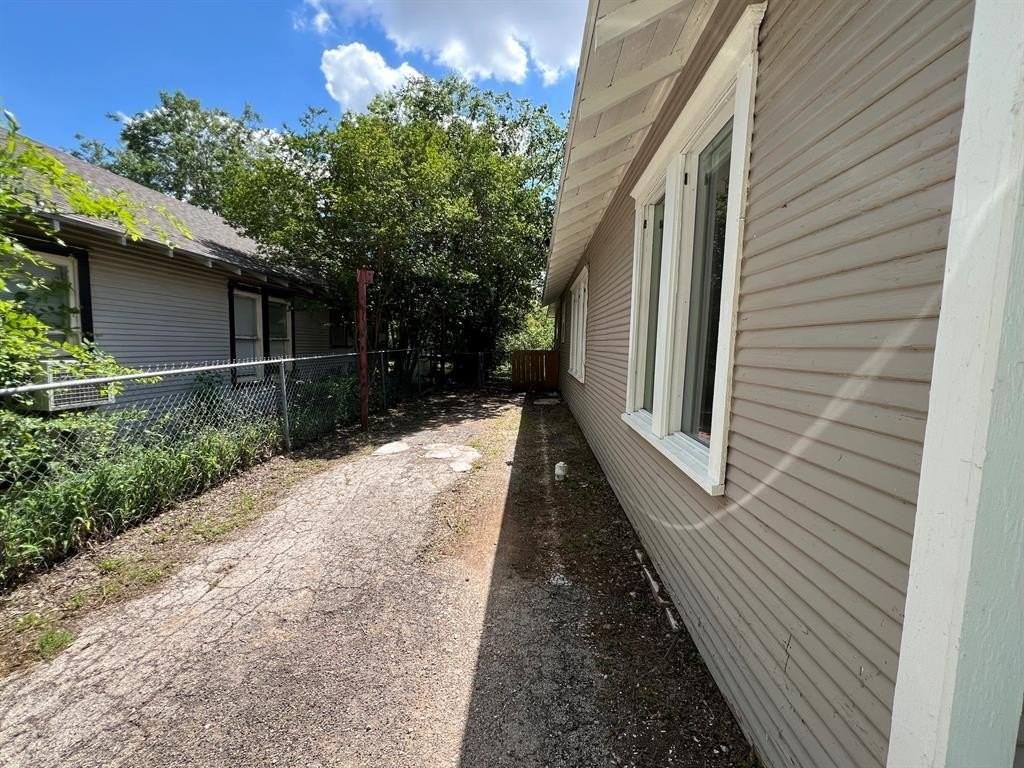 1709 Durham Ave - Photo 3 of 18