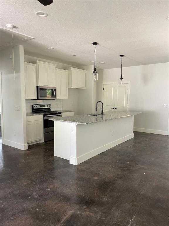 722 E Woodard St - Photo 2 of 10